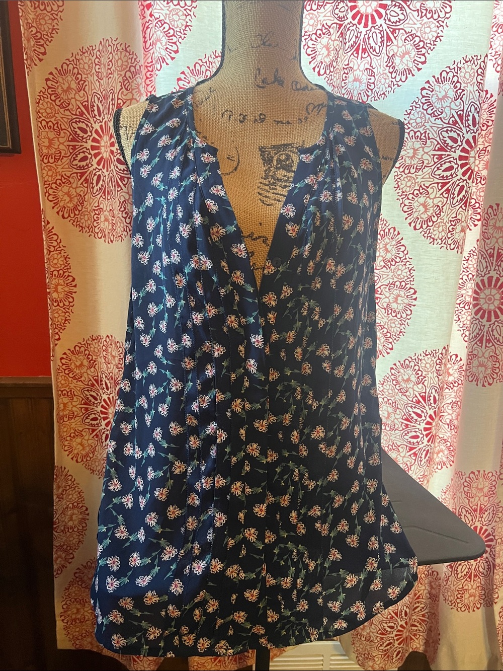 LC Lauren Conrad Navy Floral Sleeveless V-Neck Camisole